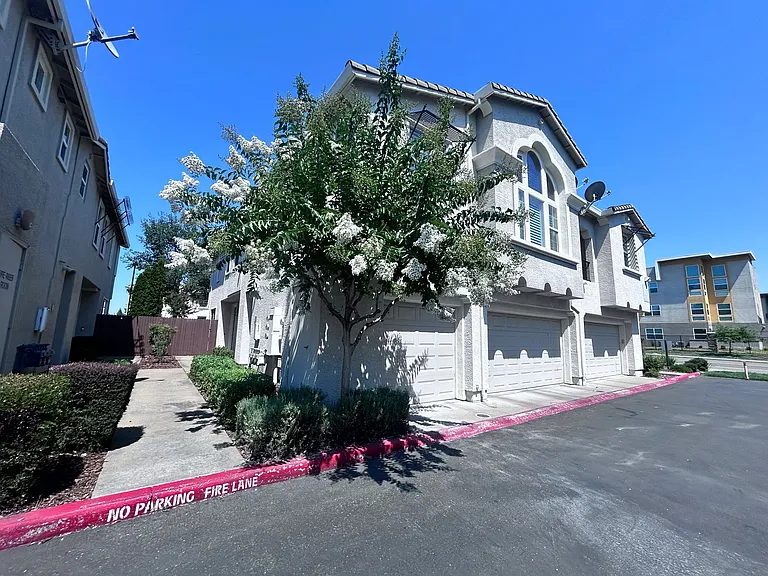 201 Ferry Cir — Photo 17