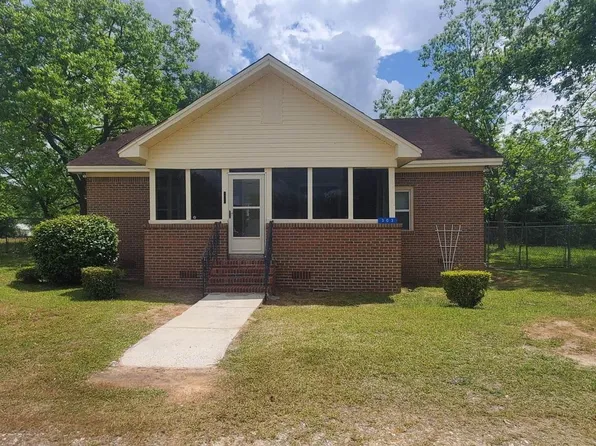 303 Martin Luther King Jr Dr, New Brockton, AL 36351