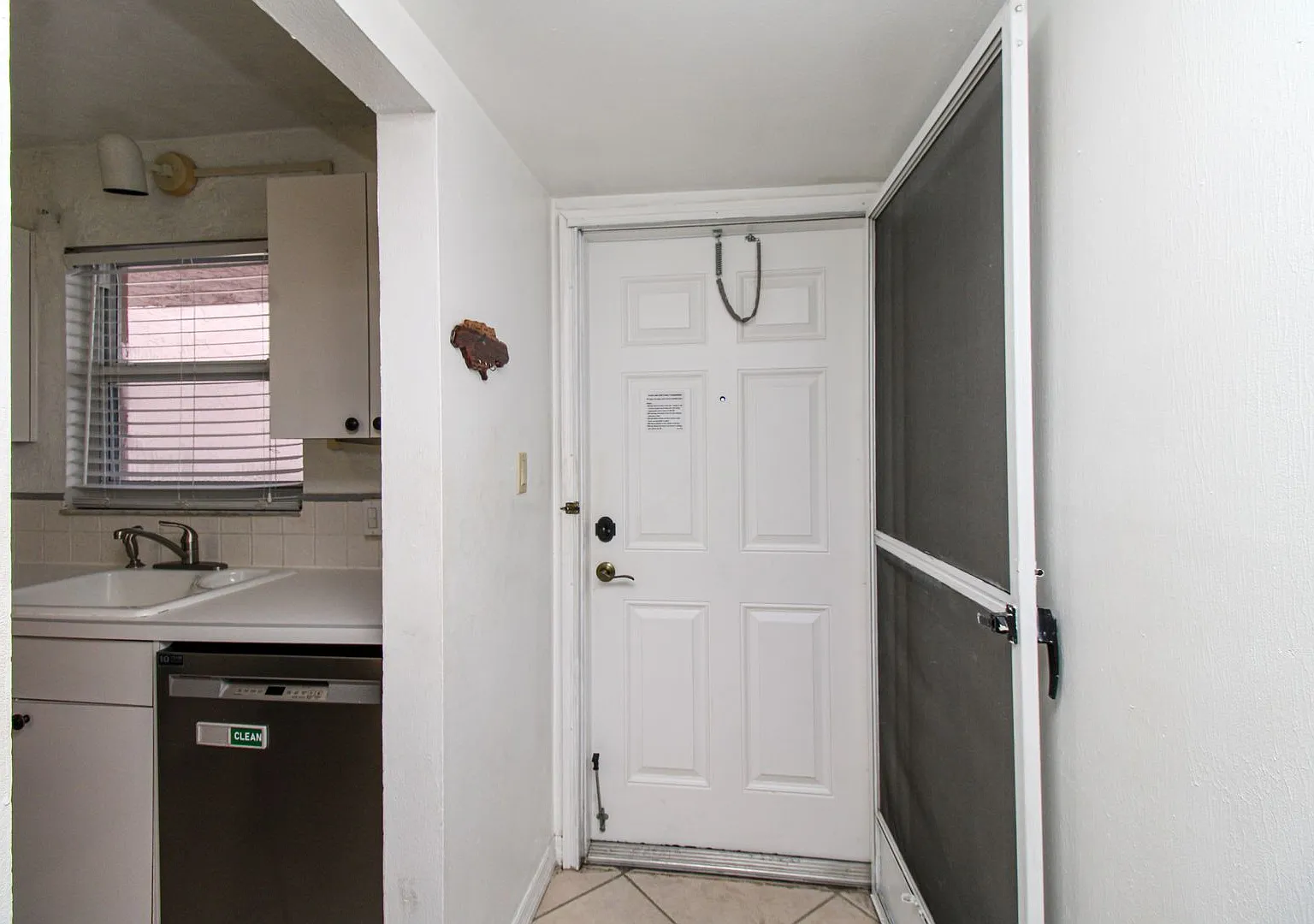 Ask About The Two Weeks Free**North Naples First Floor 2 Beds/2 Baths Annual Rental — Photo 4