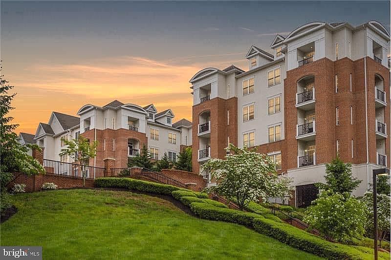 1st image of 300 W Elm St Suite 2334