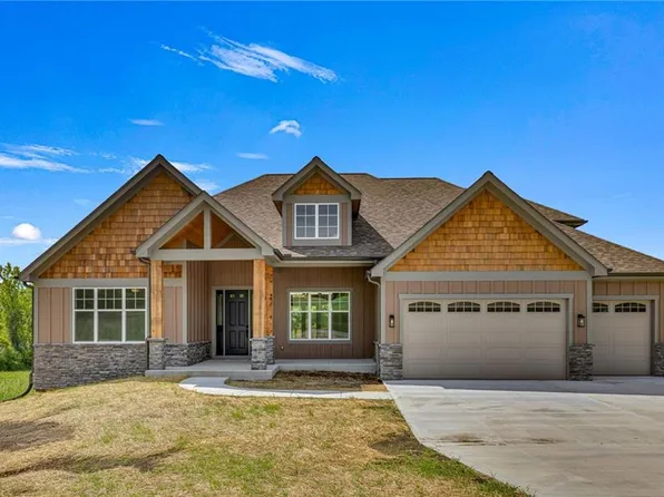 2017 Vilas St, Leavenworth, KS 66048