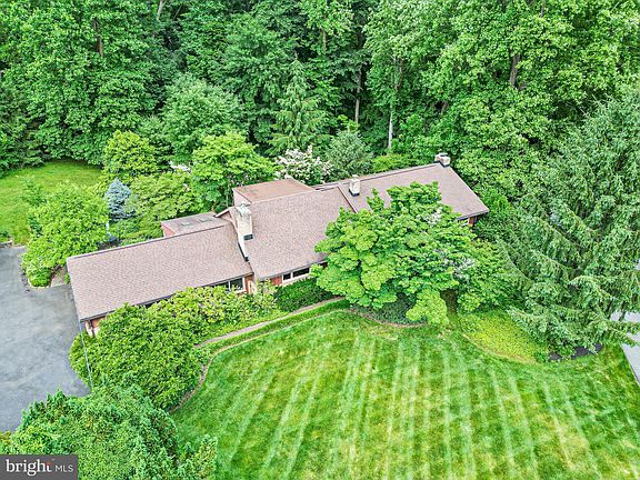 2nd image of 600 Parker Ct