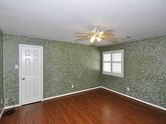 5th image of 10115 Bayou Manor Ln