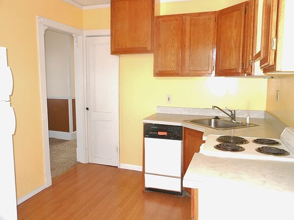2nd image of 2747 Washington Upstairs