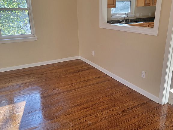 LIVINGROOM TO KITCHEN