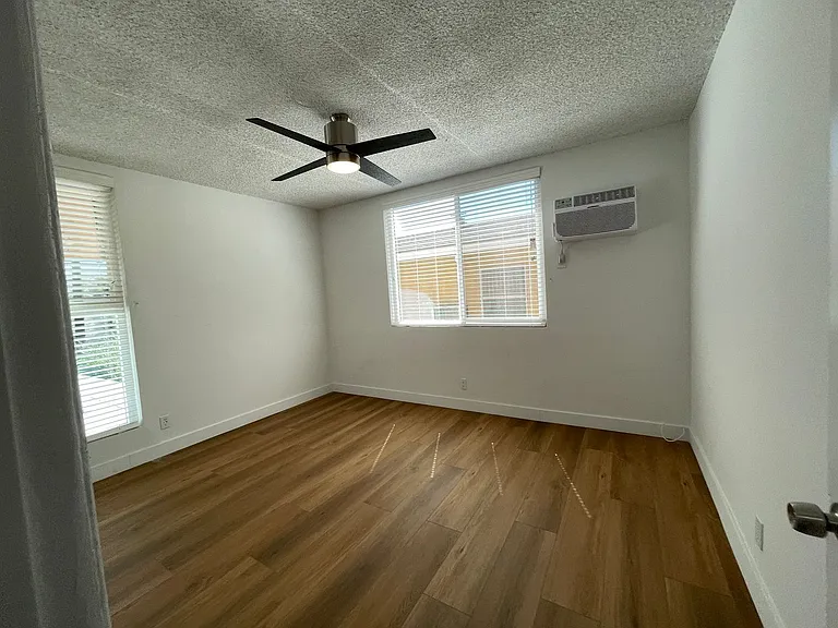 7351 Variel Ave — Photo 24