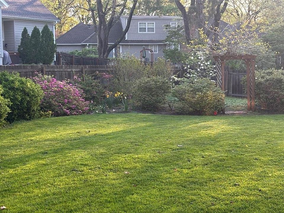 2nd image of 9103 Roe Ave
