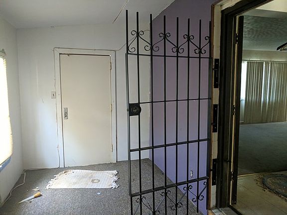 3rd image of 330 Ivey Dr