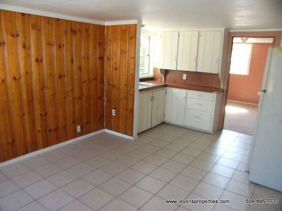 3rd image of 2006 Jerome Ave Unit 2