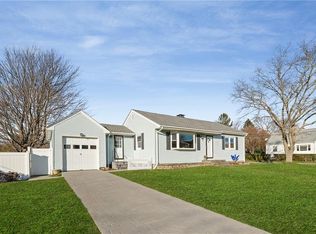 8 Aquidneck Dr, Middletown, RI 02842