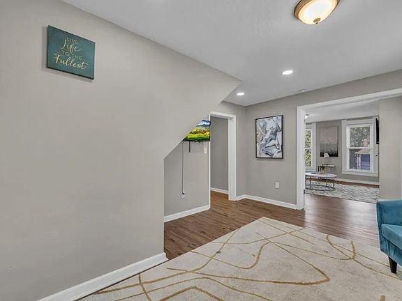 4th image of 2745 Holmes St #2