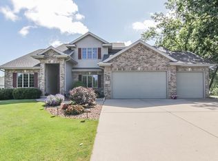 1249 Dolan Dr, Sun Prairie, WI 53590
