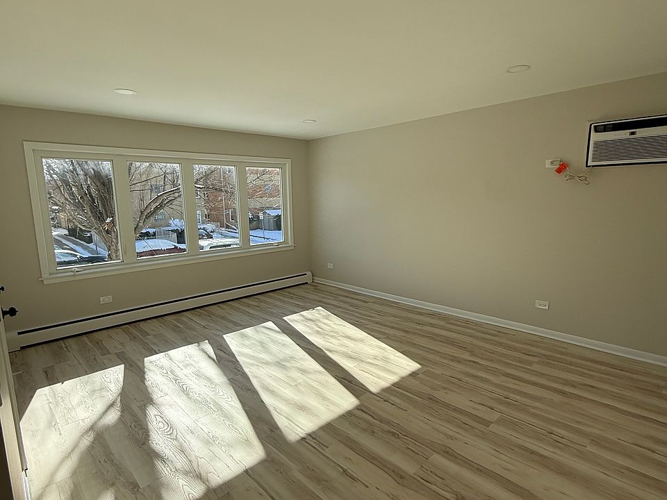 1st image of 8550 W Catalpa Ave #1S