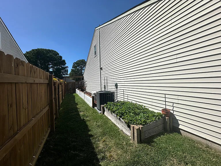 4149 Macarthur Rd — Photo 23