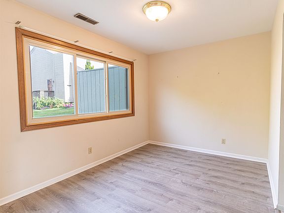 5th image of 7366 Colosseum Dr