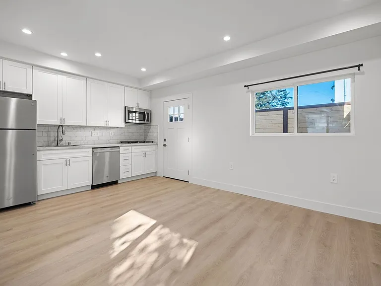 2105 Camden Ave — Photo 4