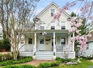 22 Locust Ln, Oyster Bay, NY 11771