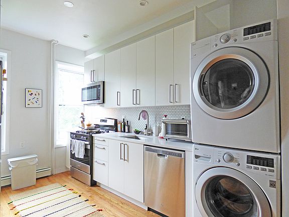 3rd image of 187 Bainbridge St #2