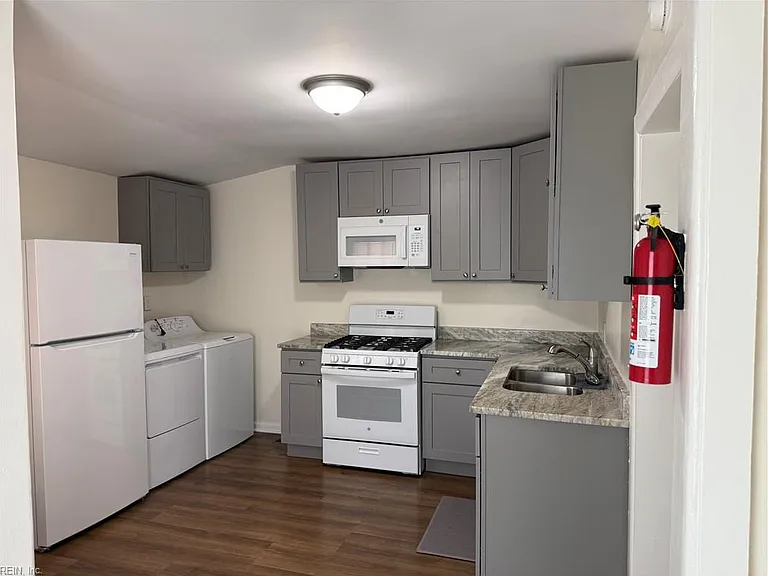 431 Appomattox St #1 — Photo 8