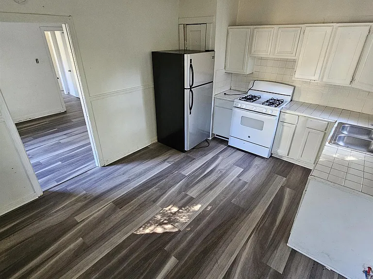 2804 Lincoln Ave — Photo 5