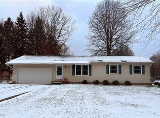 2848 Fair Oaks Dr, Barberton, OH 44203