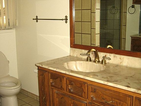 4th image of 26163 Edgemont Dr