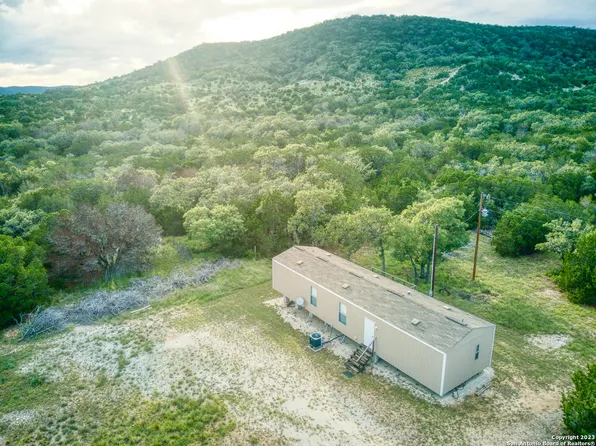 1319 Black Jack Hollow Rd, Utopia, TX 78884