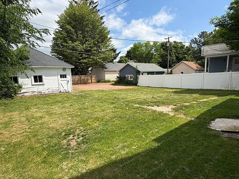 810 Steuben St — Photo 24