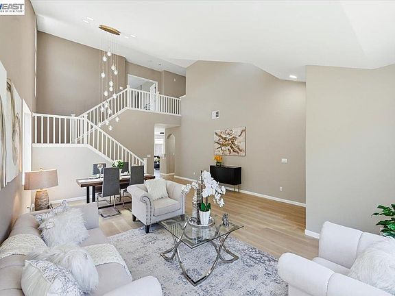5th image of 112 Ridgepoint Ct