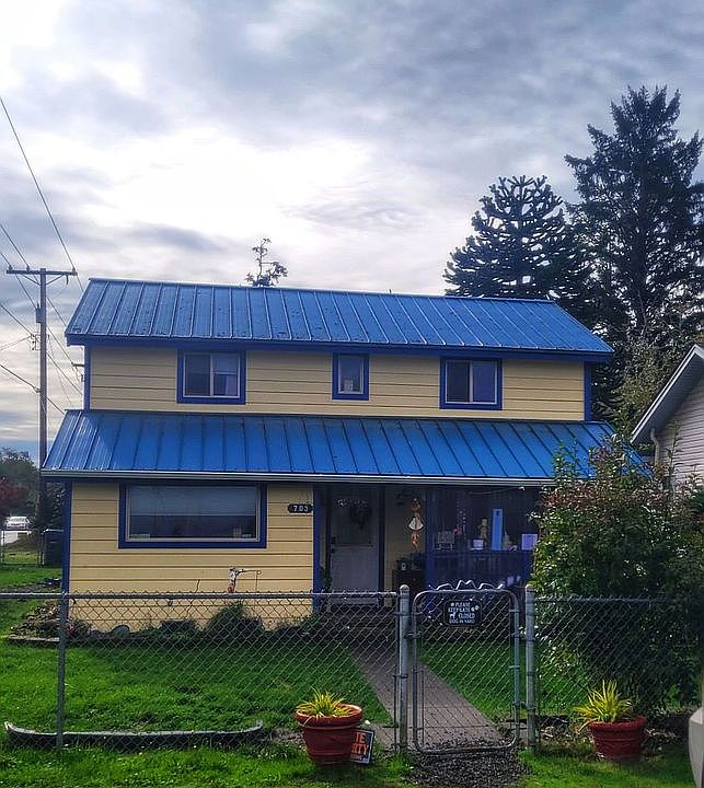 1st image of 703 W Ocean Ave