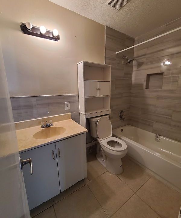 1st image of 1712 SW 40th Ter #1712