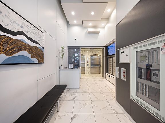 2nd image of 480 Robson St #801