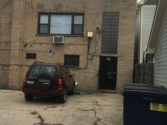 2nd image of 4532 N Claremont Ave APT 5