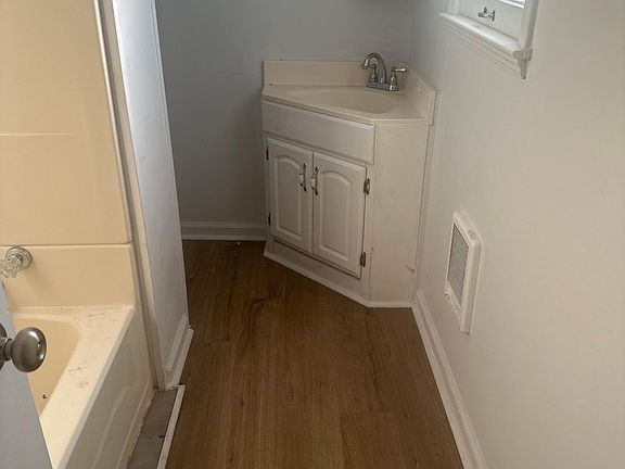 3rd image of 118 Kentucky St