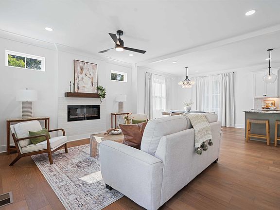 4th image of 34 Lowndes Hill Rd