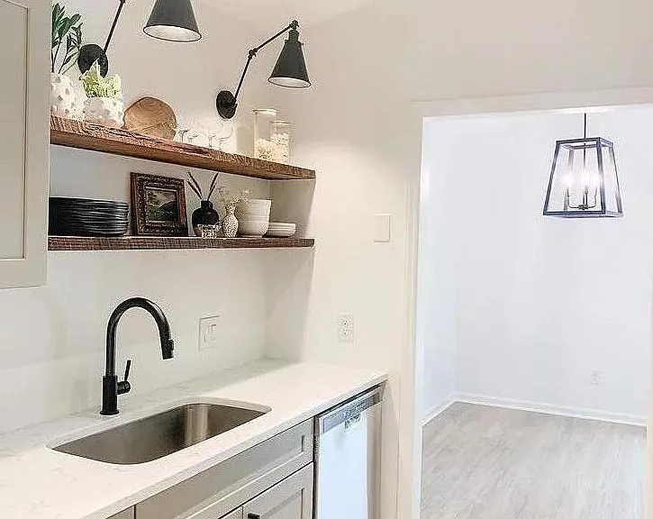 New and fully equipped kitchen with solid wood cabinets and quartz countertops. All new stainless steel appliances, dishwasher, disposal, water/ice dispensing refrigerator and excellent lighting.