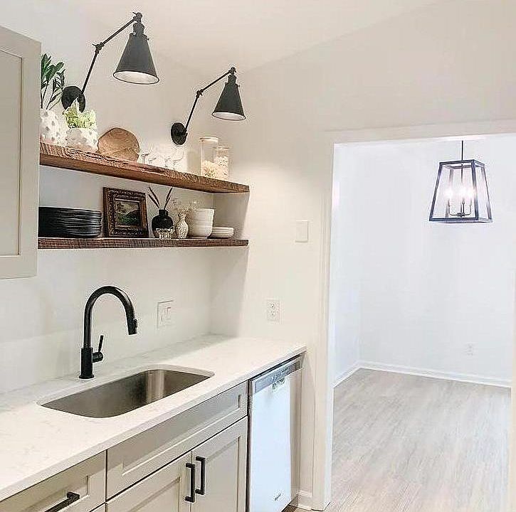 New and fully equipped kitchen with solid wood cabinets and quartz countertops. All new stainless steel appliances, dishwasher, disposal, water/ice dispensing refrigerator and excellent lighting.
