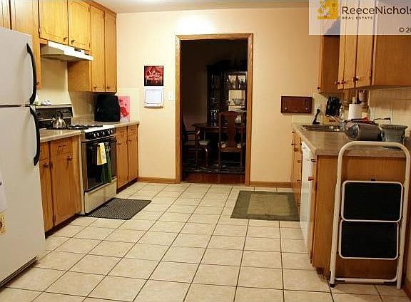 3rd image of 7909 Corona Ave