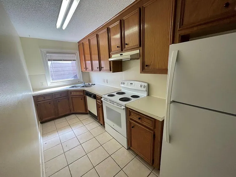 1901 Brun St #C — Photo 13