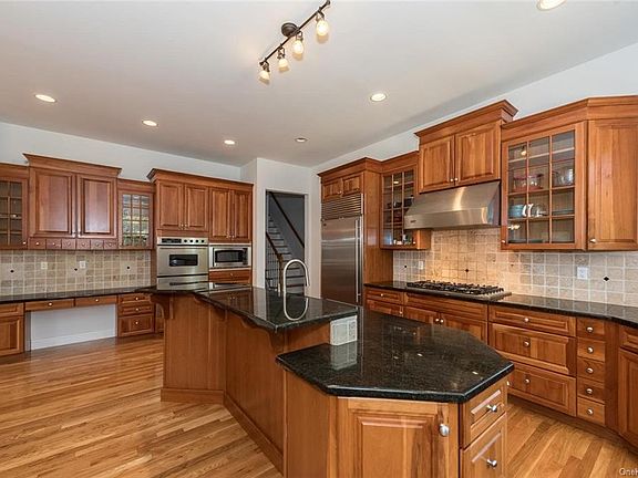 4th image of 7 Hopes Farm Ln