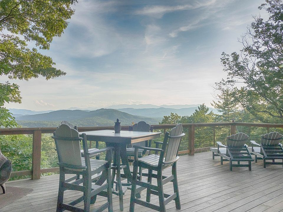 Expansive front deck