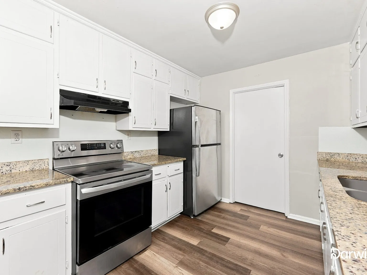 3 bed, 2.5 bath, 1274 sqft, $1,580 — Photo 3