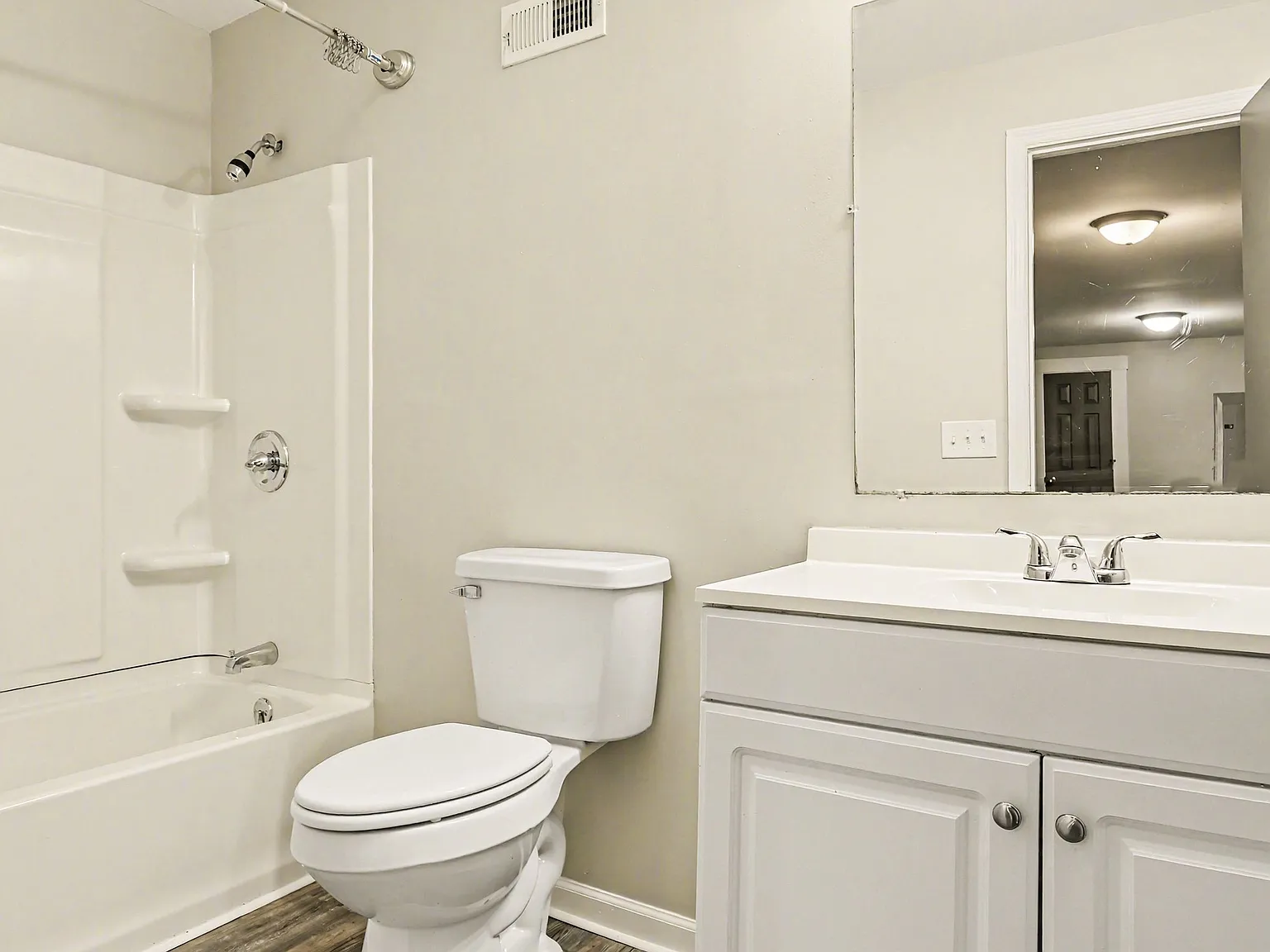 2 bed, 1.5 bath, $1,200 — Photo 4