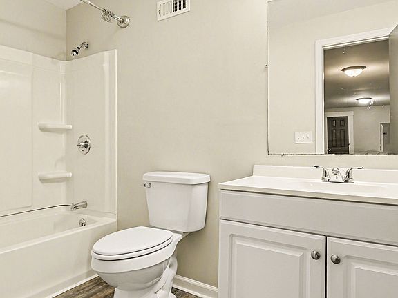3rd image of 639 Hawthorne Ave #1