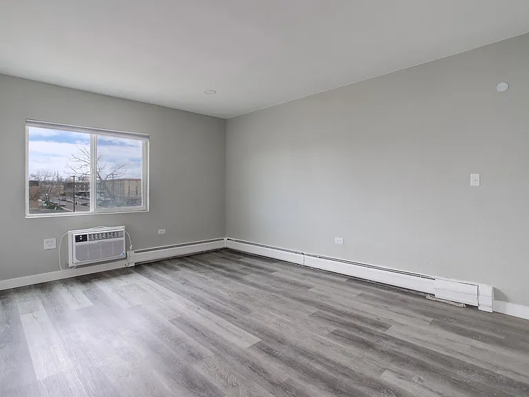 1 and 2 Bedroom Modern Renovated Living with a Community Courtyard & Dog Park in North Denver — Photo 22