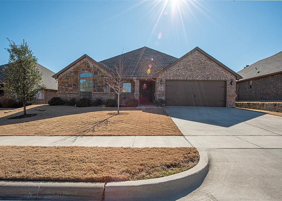 1st image of 728 Paintbrush Ct