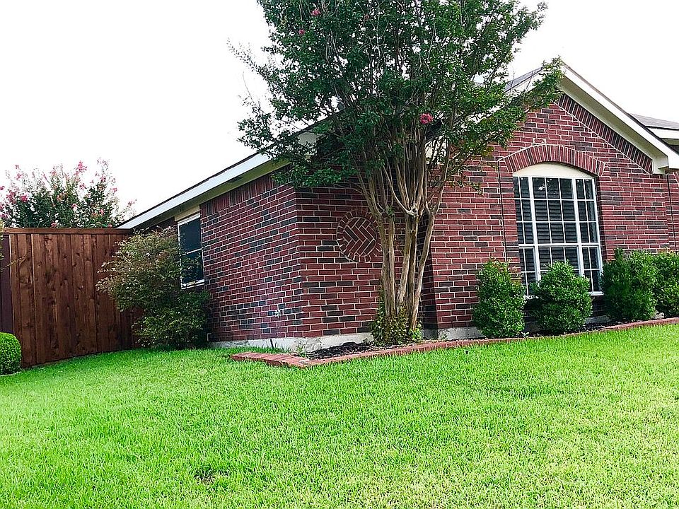 2nd image of 814 Spring Mills Rd