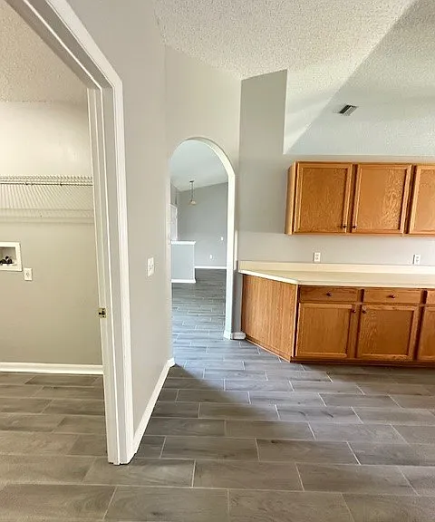 102 Pritchard Dr — Photo 2