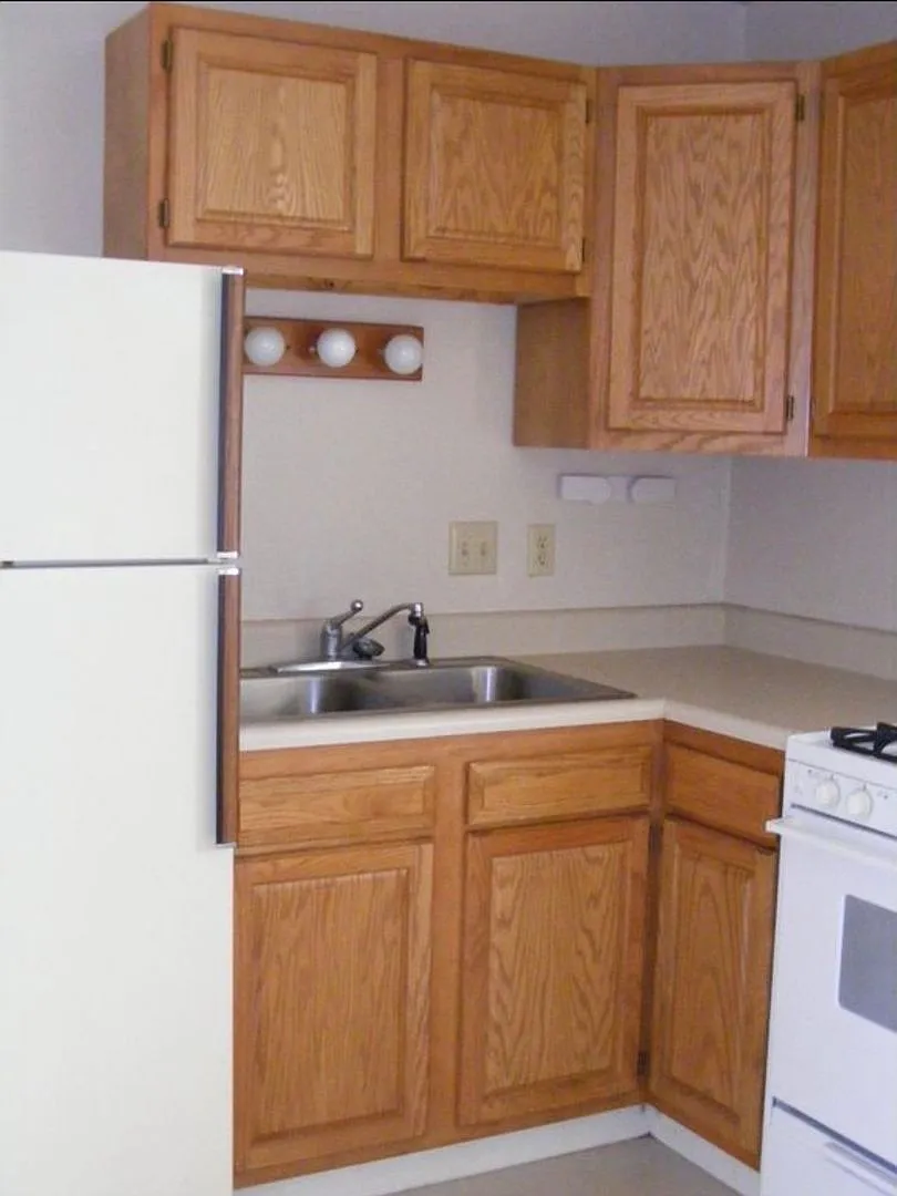 Bright 1-Bedroom Apartment Near Purdue on Bus Route — Photo 4