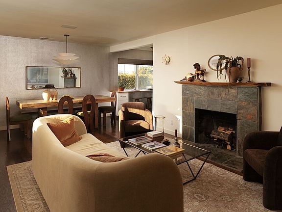 4th image of 3842 Alsace Ave